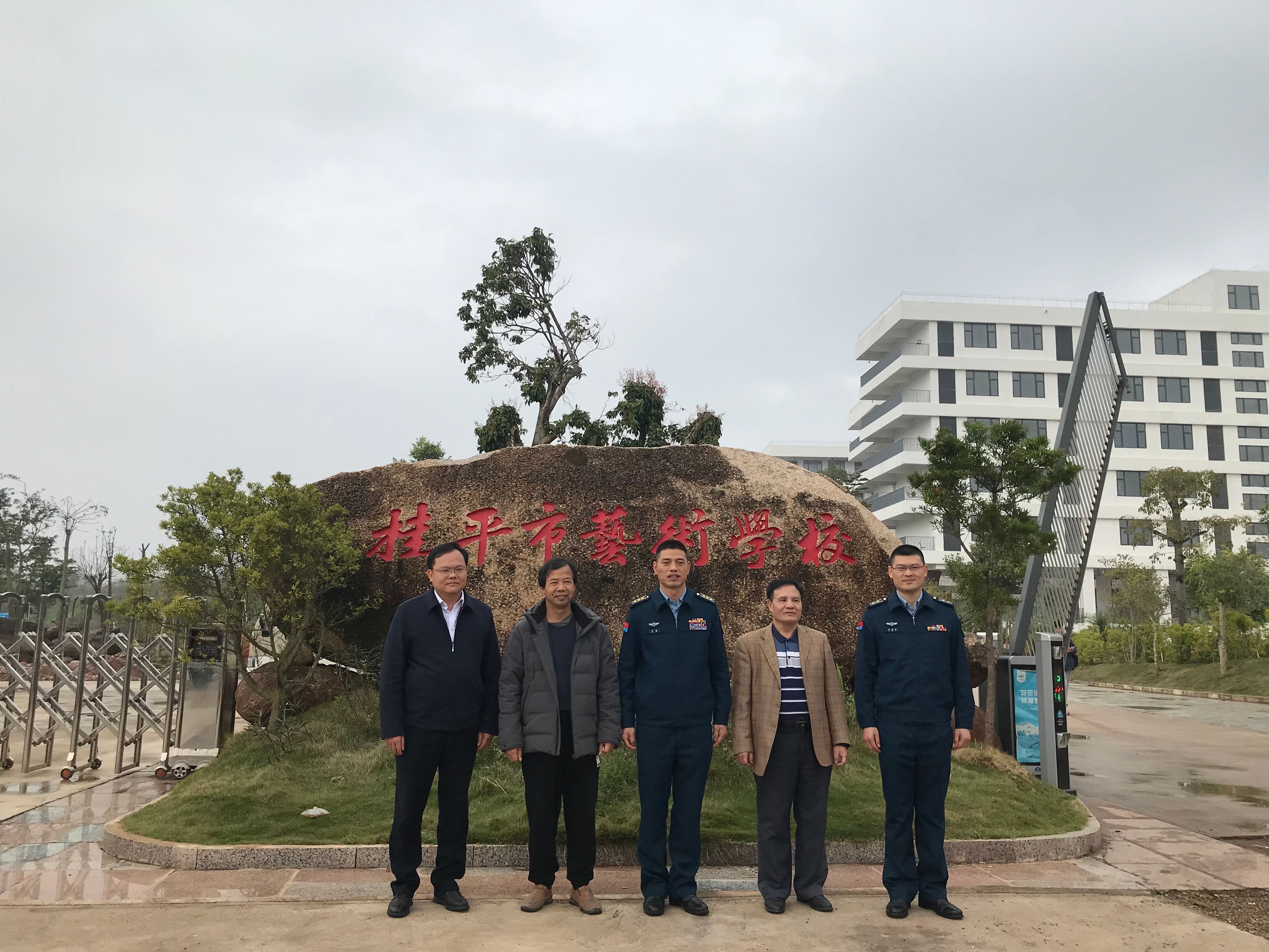 部队首长到我校指导工作丨 JNTY.COM江南体育（中国）科技公司  丨一方水土养育一代人。军民鱼水情，让我们的家园充满阳光、充满生机、充满希望！